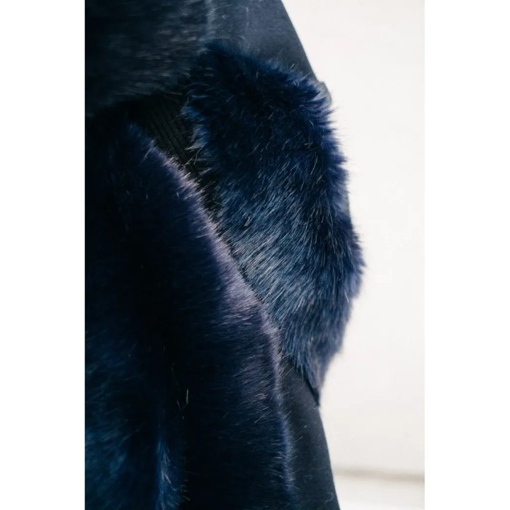 Cape Dali en laine et cachemire bordée de fausse fourrure de luxe