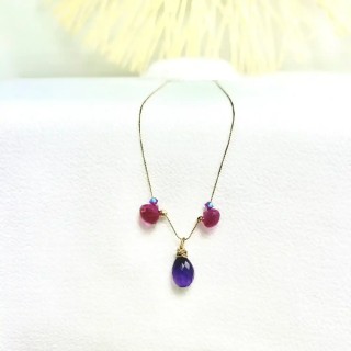 collier court plaqué or avec goutte améthyste et spinelle rose