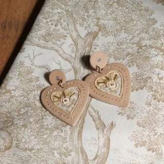 Boucles d'oreilles pendantes en cuir et raphia