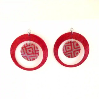 Boucles d'oreille en carton - Grandes créoles plus une - Rouge carmin/gris à motifs géo rouge - Argent 925