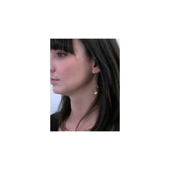 Comme une note de musique dorée- boucles artisanales