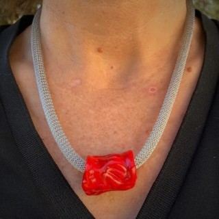 Collier maille tressée 6mm acier avec perle de verre de Murano rouge Coralie