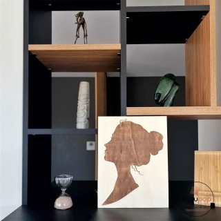 Tableau bois en 2 teintes "profil de la femme au chignon"