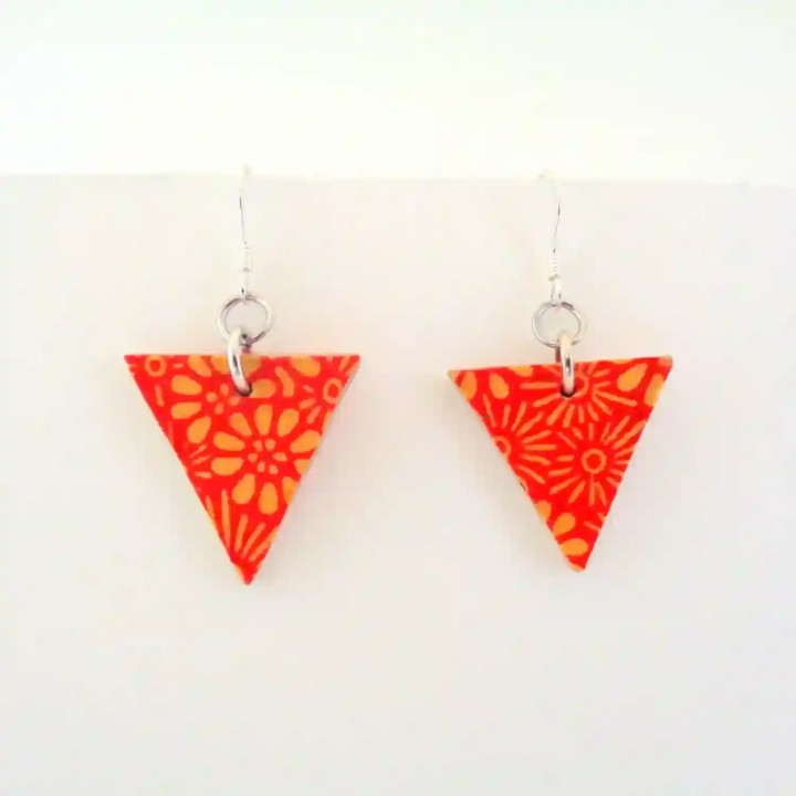 Boucles d'oreille en carton - Petit triangle - Fleurs orange - Argent 925