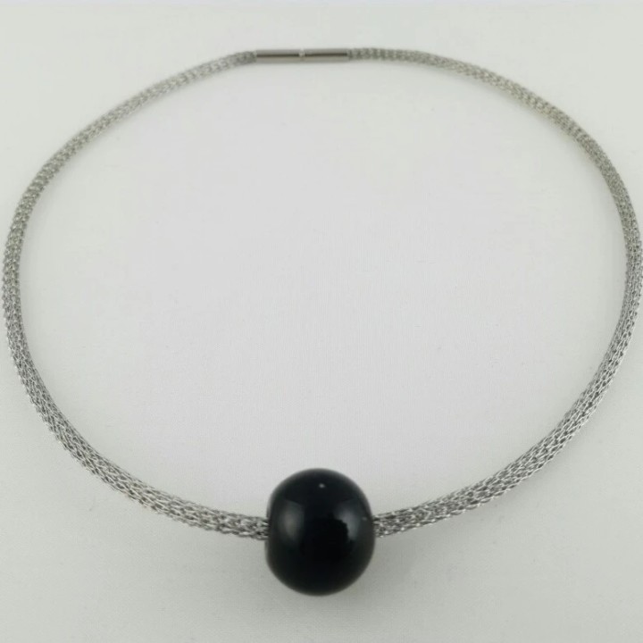 Collier maille tressée inoxydable avec perle de verre de Murano noire Chloe