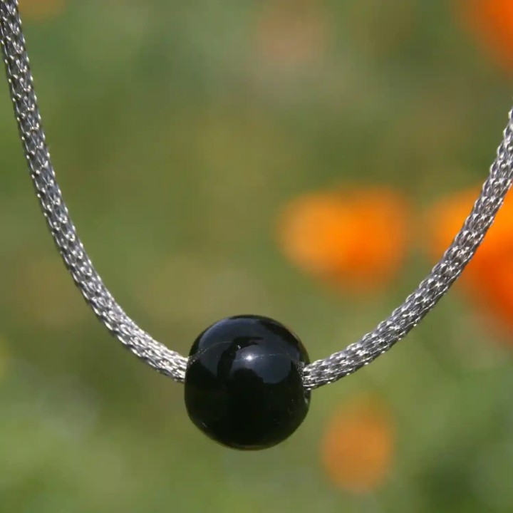 Collier maille tressée inoxydable avec perle de verre de Murano noire Chloe