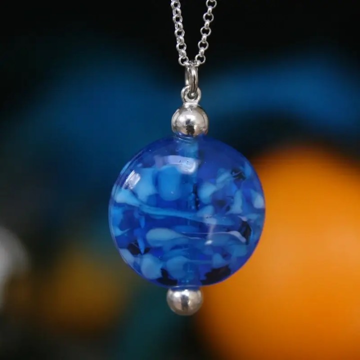 Bijou pendentif perle de verre de Murano coloris turquoise transparent Azul