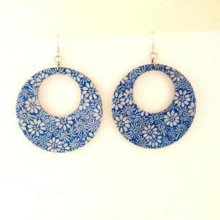 Boucles d'oreille en carton - Grandes créoles - "Bleu fleurs porcelaine" - Argent 925