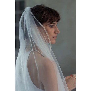 VOILE LONG EN SOIE BORDÉ DE DENTELLE