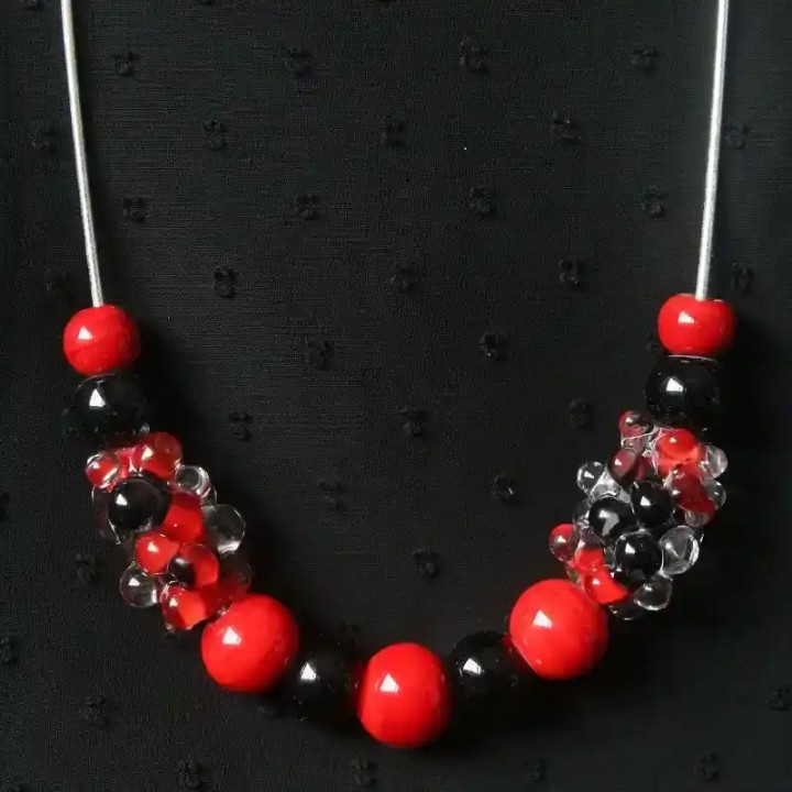 Collier rouge et noir en perles de verre de Murano fantaisie à bulles Nesline