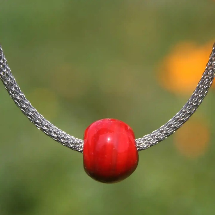 Collier maille tressée inoxydable avec perle de verre de Murano rouge Chloe