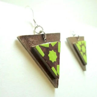Boucles d'oreille en carton - Triangles - Marron/Vert étoilé - Argent 925