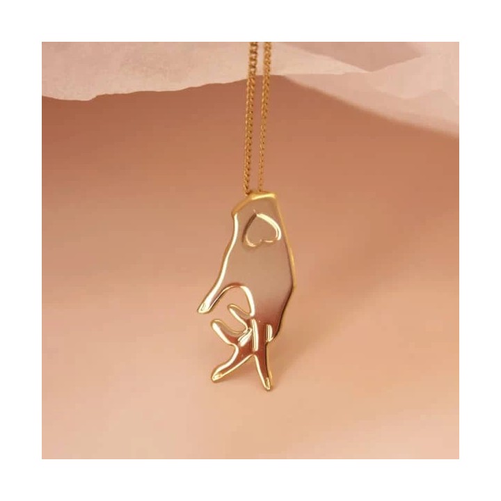 COEUR SUR LA MAIN - COLLIER