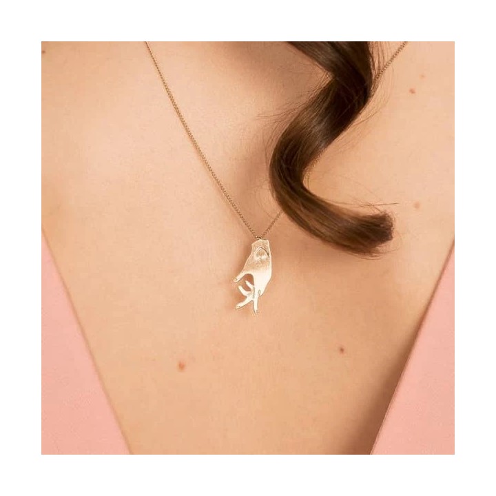 COEUR SUR LA MAIN - COLLIER