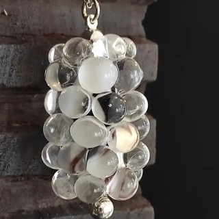 Sautoir en argent 925 avec une perle de verre de Murano blanc et noir à bulles Sassou